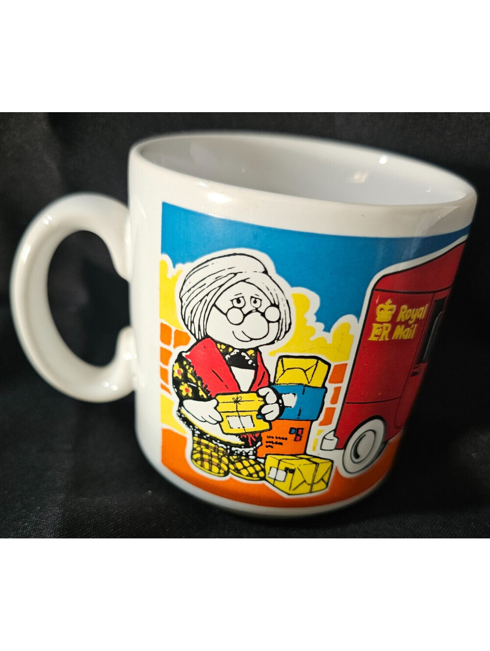 Vintage 1993 Woodland Animations Royal ER Mail Coffee Tea Mug England White 3"